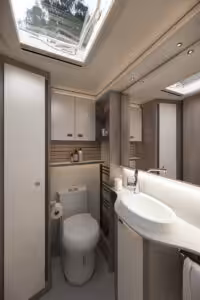 2026 Conqueror 480 Front Washroom