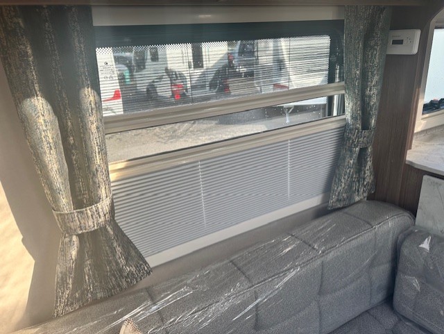 Coachman Acadia 575 2026 18