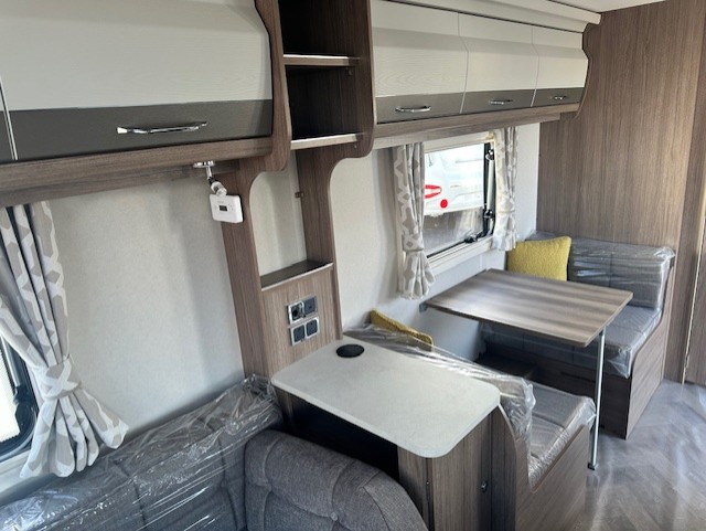 Coachman VIP 520 2026 8