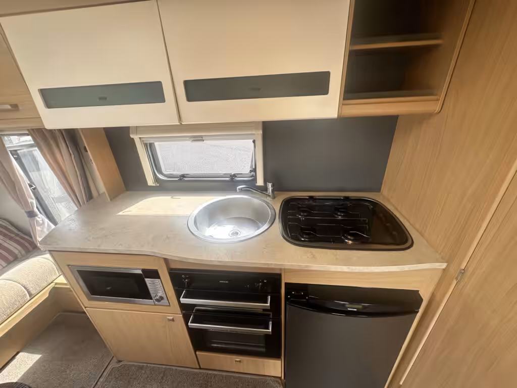 Elddis Avante 372 2012 11