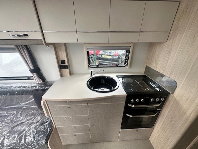 Elddis Avante APEX 868 2026 9