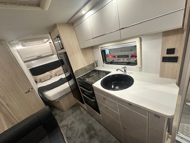 Elddis Avante Apex 840 2026 6