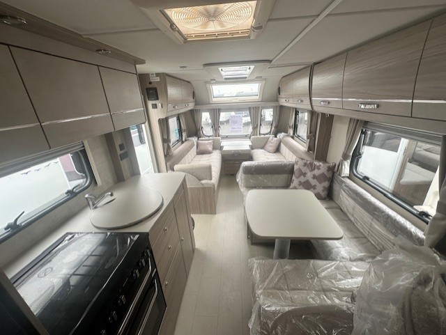 Elddis Supreme 840 2022 5