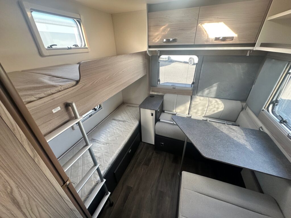 Swift Challenger 590 2026 9