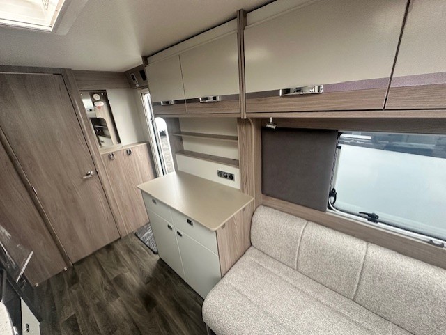 Swift Conqueror 480 2026 8