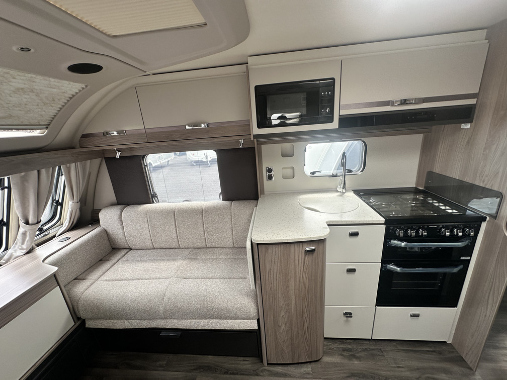 Swift Conqueror Grande 580 2026 5