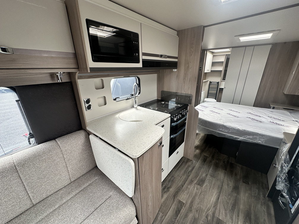 Swift Conqueror Grande 580 2026 6